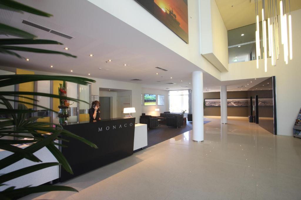 Monaco Caloundra Aparthotel Exteriör bild