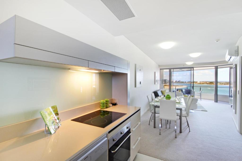 Monaco Caloundra Aparthotel Rum bild