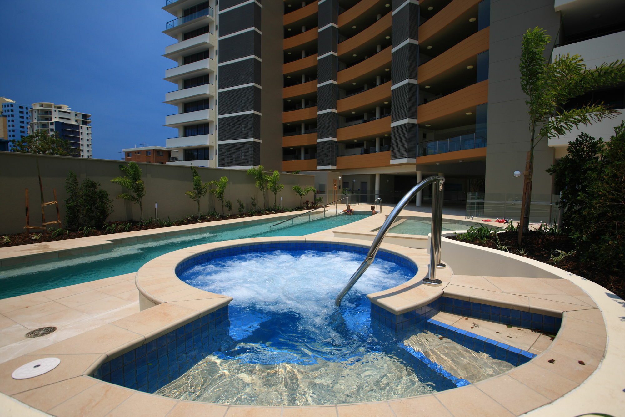 Monaco Caloundra Aparthotel Exteriör bild