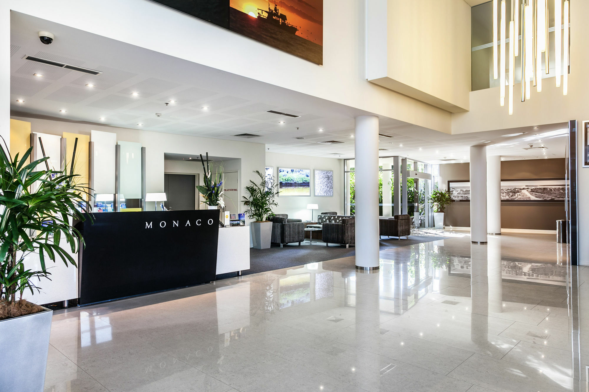Monaco Caloundra Aparthotel Exteriör bild